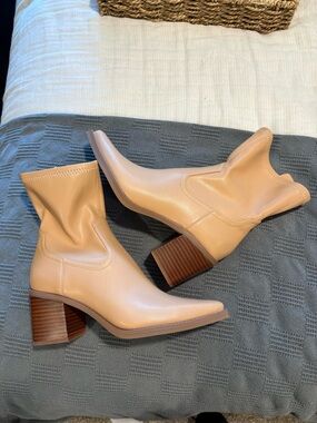 Dolce Vita Beige Leather Ankle Booties with Stacked Heel